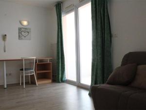 Appartement La Rochelle, 1 pièce, 2 personnes - FR-1-246-252にあるシーティングエリア