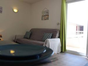 Appartement La Rochelle, 1 pièce, 2 personnes - FR-1-246-281にあるシーティングエリア