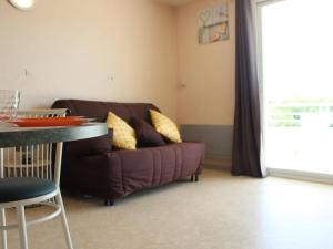Appartement La Rochelle, 2 pièces, 4 personnes - FR-1-246-282にあるシーティングエリア