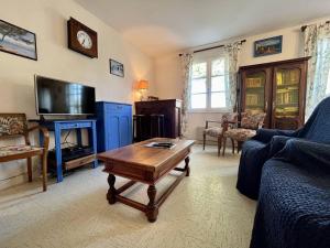 Telewizja i/lub zestaw kina domowego w obiekcie Maison 5 pièces près de la plage, jardin clos, 8 couchages – Saint-Georges-d’Oléron - FR-1-246A-175