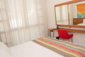 Postel nebo postele na pokoji v ubytování Best Western Arcachon Le Port