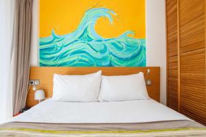 Postel nebo postele na pokoji v ubytování Best Western Arcachon Le Port
