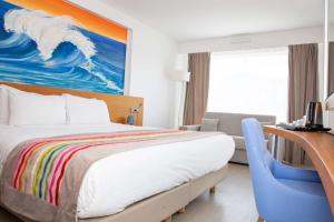 Postel nebo postele na pokoji v ubytování Best Western Arcachon Le Port