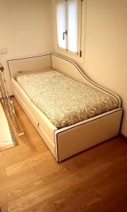 A bed or beds in a room at Home Venice Apartments - Rialto 4