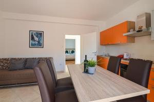 Kuchyň nebo kuchyňský kout v ubytování Apartments Ena