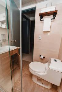 a bathroom with a toilet and a sink and a shower at Casa Guaviare, La Mejor Opción Para Ti in San José del Guaviare