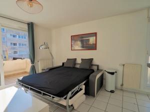 Posteľ alebo postele v izbe v ubytovaní Aix-les-Bains appartement centre ville avec terrasse et box privé