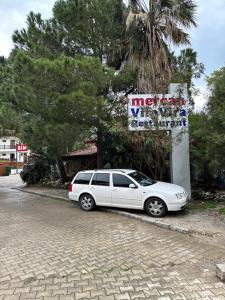 a white car parked in front of a gas station at MANDALİN AKYAKA in Akyaka