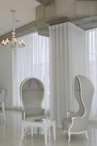 Гостиная зона в Kyriad Prestige Perpignan Centre Gare