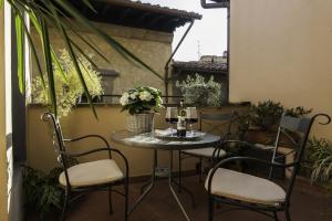 Un patio sau altă zonă în aer liber la Capri Moon Guest House