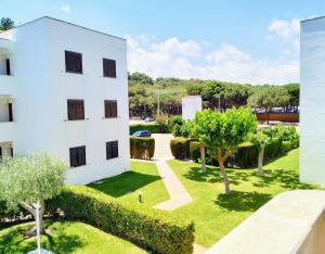 Vonkajšia záhrada v ubytovaní VACAY Apartamento Fanny, a pie de playa, en la Costa brava, L'Escala!