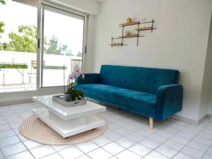 Część wypoczynkowa w obiekcie Appartement terrasse panoramique Hôpitaux et Facultés