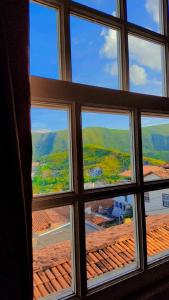 歐魯普雷圖的住宿－Casita Geraes，山景窗户。