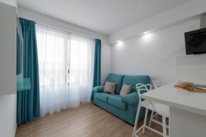 A seating area at Petit Accommodation Las Canteras Troisième