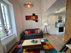 a living room with a couch and a table at Appartement 6 - hyper-centre Agen avec Garage in Agen