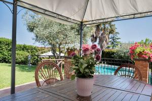 Κήπος έξω από το Daniele's Suite. Etna, Sea & much more...