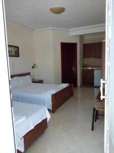 a large bedroom with two beds and a kitchen at Apartment’s Vasileiou Suite 1 in Preveza