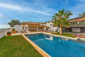 Πισίνα στο ή κοντά στο Charming Villa with private and heated pool