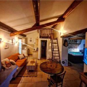 a living room with a couch and a table at L' ecurie de Florent et Spa in Cheval-Blanc