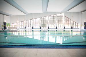 Bazén v ubytování Interferie Sport Hotel Bornit nebo v jeho okolí
