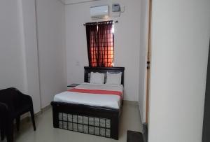 Postel nebo postele na pokoji v ubytování Anjaneya Comforts