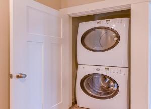 a washing machine and a washer in a room at 406B The North End House in Virginia Beach