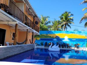 Blick auf den Pool im Resort in der Unterkunft Cabaña frente al mar en moñitos córdoba in Moñitos