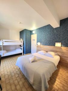 Postel nebo postele na pokoji v ubytování Cit'Hôtel La Résidence