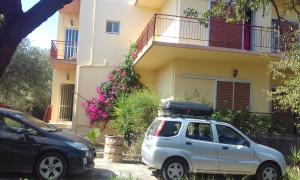 Budova, kde se apartmán nachází + 3 fotografie