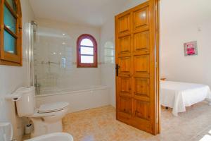 A bathroom at Club Villamar - Stralitzia