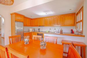 A kitchen or kitchenette at Club Villamar - Stralitzia