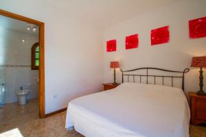 A bed or beds in a room at Club Villamar - Stralitzia