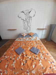 Elefántos Apartman tesisinde bir odada yatak veya yataklar