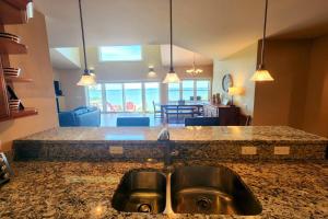 Gambar di galeri bagi Aloha Lake Home di Cheboygan