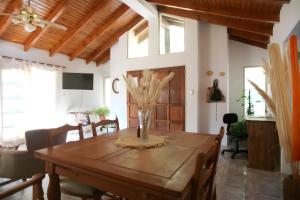 a dining room with a wooden table and chairs at La Casa de Alicia in Tupungato