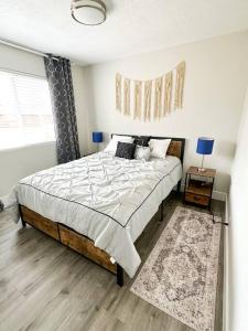 a bedroom with a large bed and a window at Modern 3 bed 1 bath Home near downtown and UNL Lincoln in Lincoln