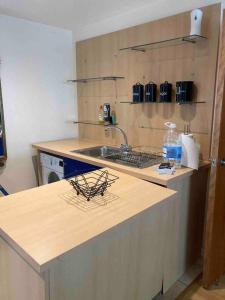 Een keuken of kitchenette bij A private flat 15 minute from Central London