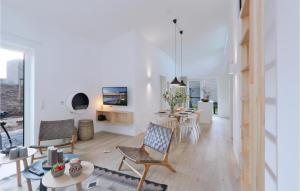 Μια τηλεόραση ή/και κέντρο ψυχαγωγίας στο Awesome Home In Lembruchdümmer See