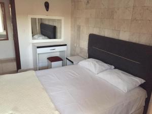 a bedroom with a white bed and a television at Safari Suit N-6 in Side
