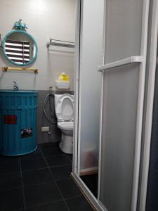 a bathroom with a toilet and a mirror at 秧月民宿 in Hsia-san-chieh