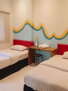 Postel nebo postele na pokoji v ubytování Capital Hotel