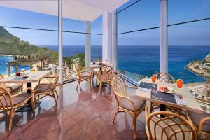 a restaurant with a view of the ocean at Mogan Princess & Beach Club in Taurito