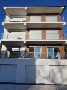 Un balcón o terraza en Beautiful apartment in Tivat