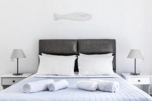Кровать или кровати в номере Milia Beach Apartments