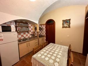 Kuchyň nebo kuchyňský kout v ubytování Cuevas La Granja