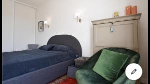 Posedenie v ubytovaní Maison de ville - 400m de la plage - grande terrasse, balcons, 4 chambres - 160m2