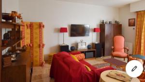 Televízia a/alebo spoločenská miestnosť v ubytovaní Maison de ville - 400m de la plage - grande terrasse, balcons, 4 chambres - 160m2