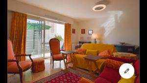 Posedenie v ubytovaní Maison de ville - 400m de la plage - grande terrasse, balcons, 4 chambres - 160m2