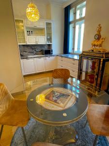 Kuchyňa alebo kuchynka v ubytovaní Karlsbad Prestige