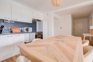Kuchnia lub aneks kuchenny w obiekcie Très belle appartement haut standing